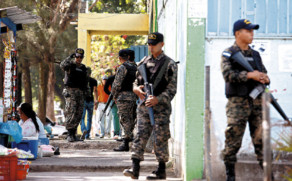 Una policía militar plantean en el Congreso Nacional