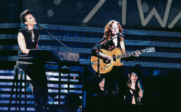 Resultado de autopsia de Whitney Houston retenido 'por seguridad'