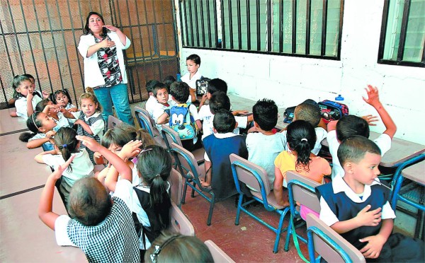 Unos 300 mil niños excluidos del sistema educativo en 2015