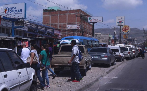 Falta de agentes de tránsito genera anarquía en las calles