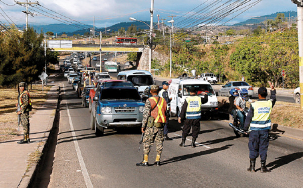 Infernal tráfico, protestas y chuscos en reunión del Sica