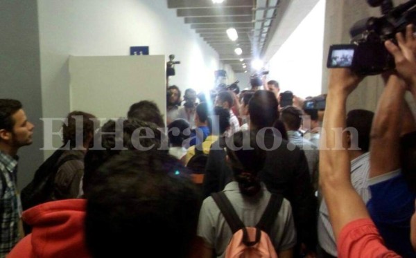 Reanudan diálogo entre estudiantes y autoridades de UNAH