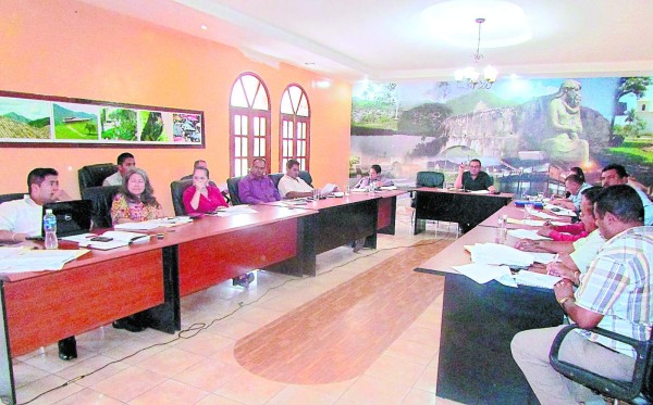 Crisis financiera detiene labor de las autoridades municipales