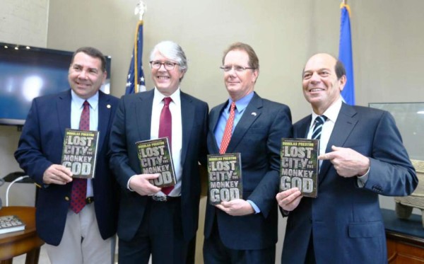 Honduras: Realizan lanzamiento del libro 'La Ciudad Perdida del dios mono'