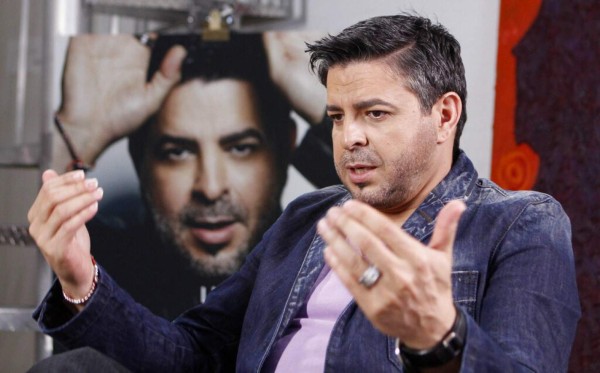 Luis Enrique se sale de su zona de confort y llega al Grammy&nbsp;