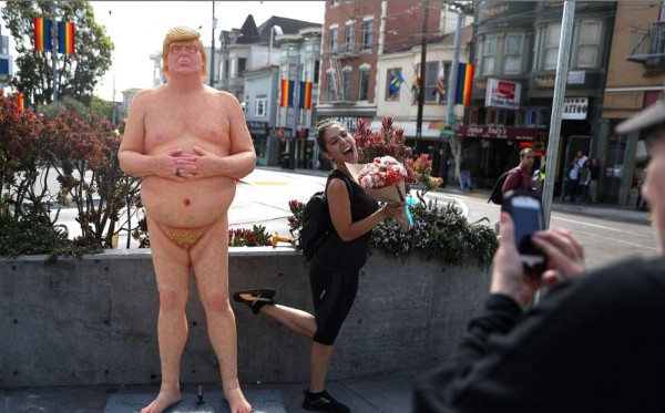 Estatua poco favorecedora de Trump desnudo causa asombro en Nueva York&nbsp;&nbsp;