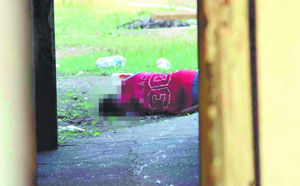 La Ceiba: Dos muertos deja tiroteo en edificio de apartamentos