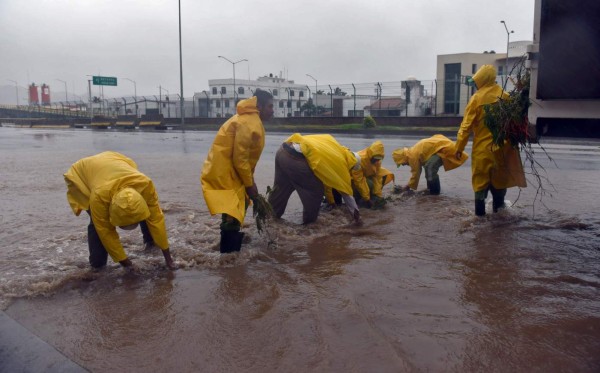 LO ULTIMO: Inundaciones y deslaves, primeros efectos de Patricia &nbsp;&nbsp;
