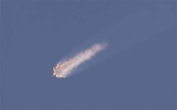 Estalla cohete de SpaceX con suministros para EEI