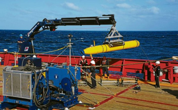 Robot submarino buscará restos de avión de Malaysia Airlines