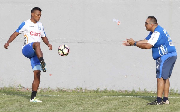 El dilema de Donis Escober ante EE UU: ¿Con o sin máscara?