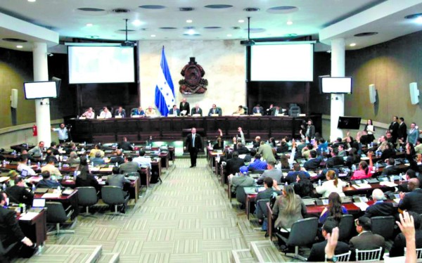 Honduras: Más religiosos a favor de reforma para optar a cargos