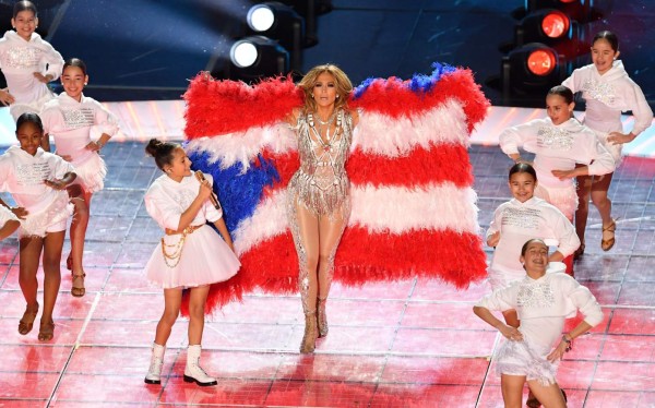 ¡Hasta Bad Bunny apareció! Las mejores fotos del show de JLo y Shakira en el Super Bowl
