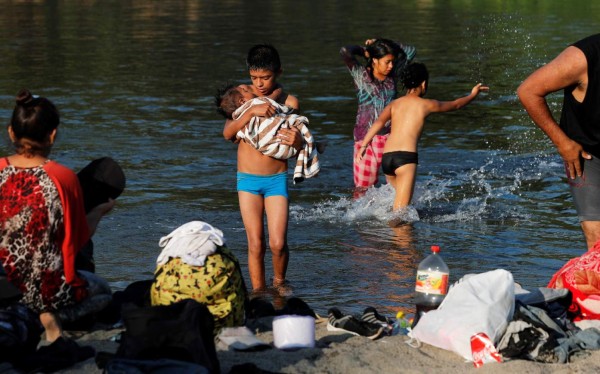 EEUU advierte expulsión, mientras...migrantes en caravana se aferran a un sueño (FOTOS)