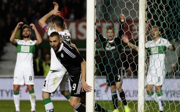 Real Madrid triunfa ante Elche con goles de Benzema y Cristiano