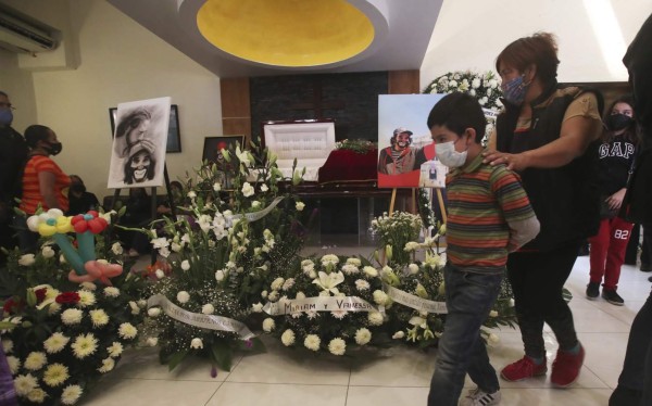 Luto y desconsuelo en el último adiós a Cepillín (FOTOS)  