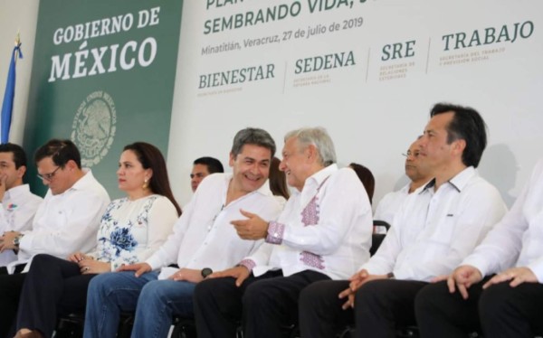 FOTOS: Risas y complicidad entre Juan Orlando y López Obrador, durante encuentro en México