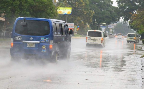 Huracán ingresaría a Honduras en las próximas 48 horas