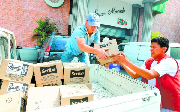 Supermercado Yip aporta 500 cuadernos a campaña
