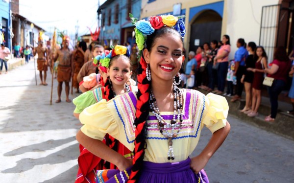 Día del Indio Lempira: Fiesta y color en lucido desfile hondureño
