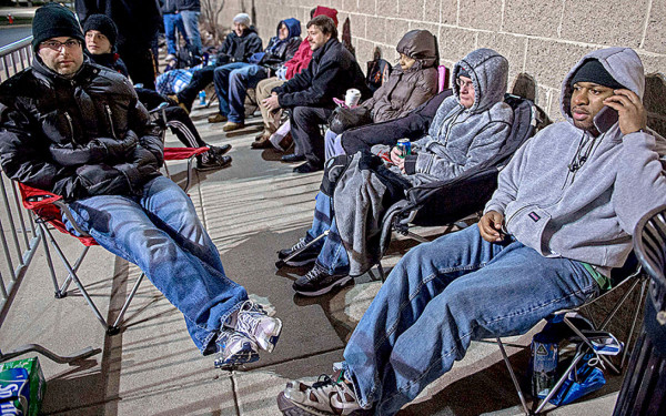 Fanáticos corren a comprar su PlayStation 4