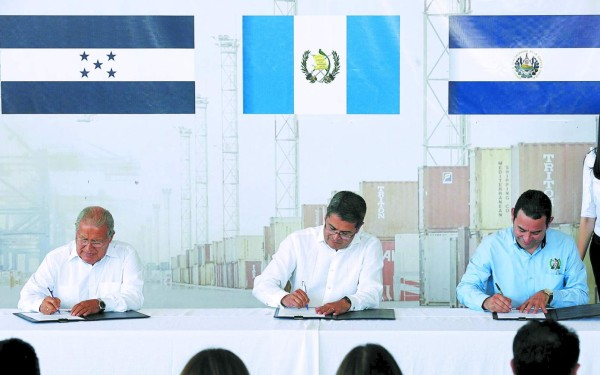 Triángulo Norte de Centroamérica tendrá libre tránsito de personas y productos