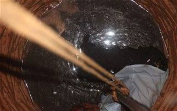 Mujer que cayó en pozo abandonado sobrevive 16 días
