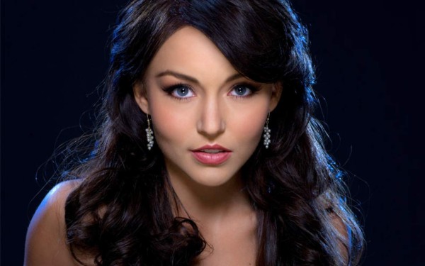 La actriz Angelique Boyer cumple 28 años