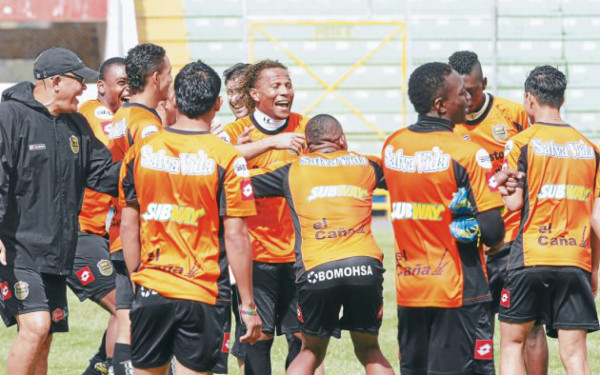 Olimpia y Real España al primer asalto