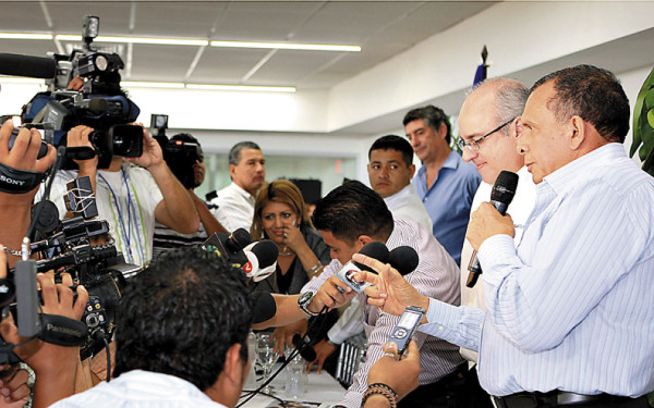 Presidente de Honduras apoya juicio político