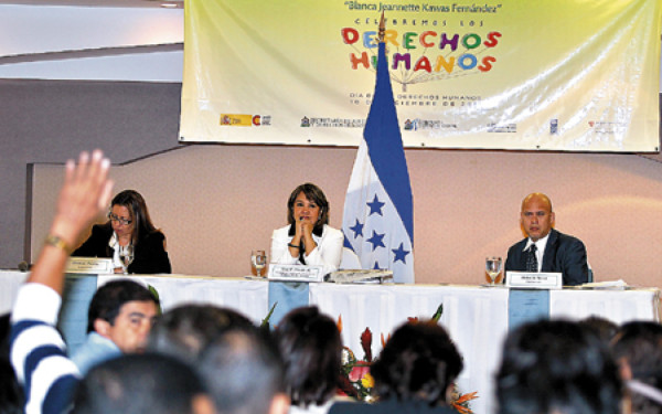 Un Estado débil golpea la democracia