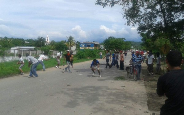 Un menor muerto y varios heridos en desalojo