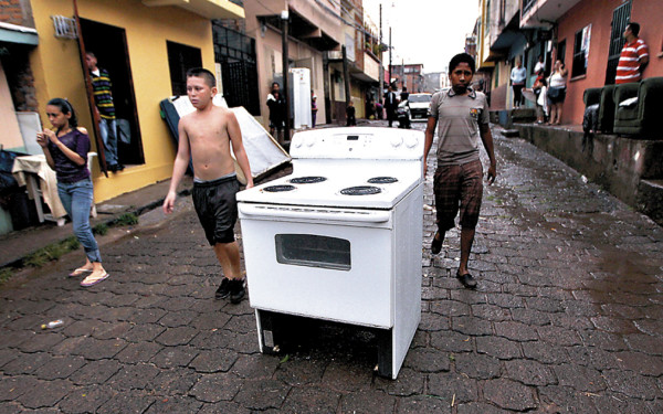 Calamidad en Los Jucos por inundaciones