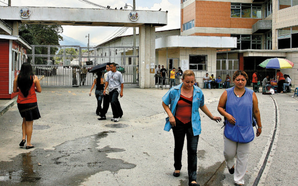 Maquila y obreros discuten acuerdos