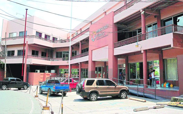 Fiscal vinculada al cartel de Wilter comparece ante MP