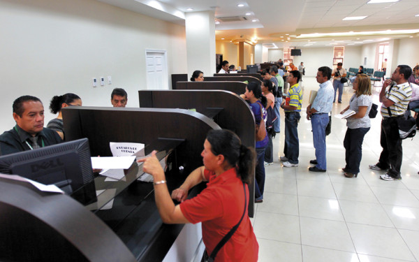 Colegios acceden a entregar informes a Escoto