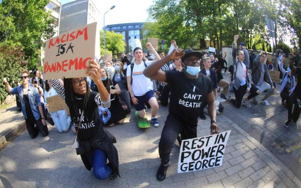 FOTOS: Negros en Europa también sufren racismo y se suman a protestas por George Floyd