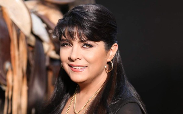 Victoria Ruffo cumple años en medio del éxito