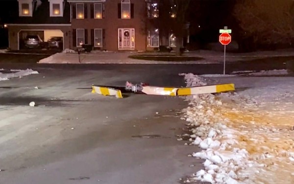 Dos muertos al caer helicóptero en un patio de Pensilvania