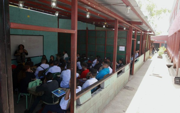 Honduras: Centros educativos capitalinos inician clases sin condiciones