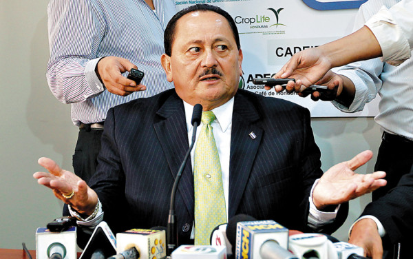 DEI y TSE ahora se acusan por ‘trastoques’ en lista de morosos