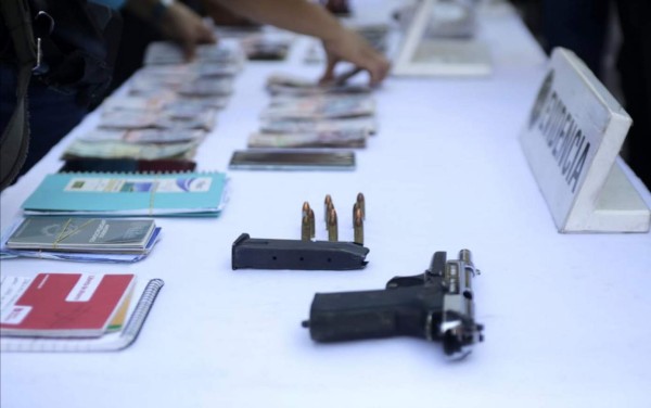 Armas, fajos de billetes y drogas: los decomisos a banda 'El Cosme'