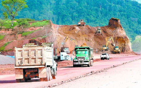 Honduras: Aterriza primer avión en Copán