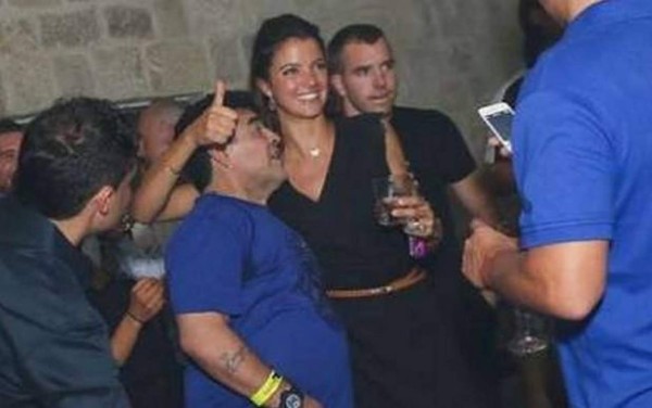 VIDEO: Maradona se va a los golpes e insulta al Kun Agüero