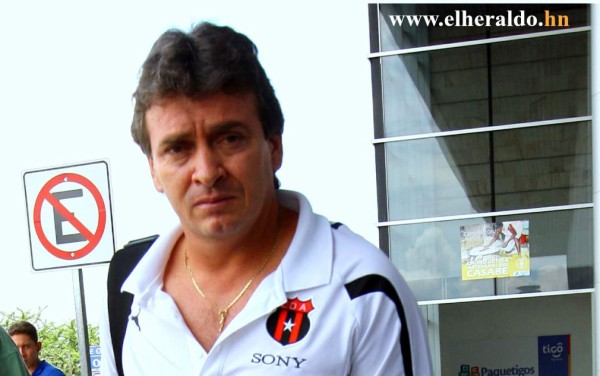 Óscar el Machillo Ramírez será nombrado entrenador oficial de Costa Rica