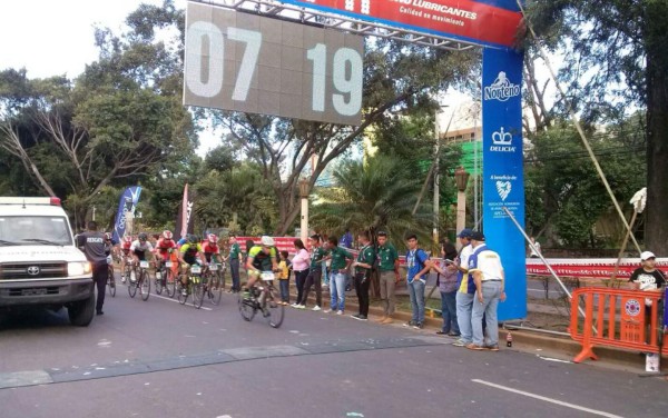 Jorge Torres, ganador de la Cuarta Vuelta Ciclística