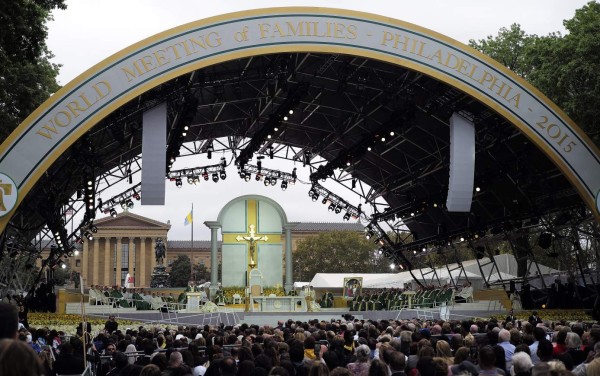Papa pone fin en Filadelfia a su impactante gira por EE UU
