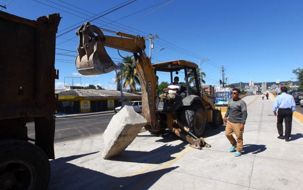 Habilitan tramo del Trans 450 para aliviar pesado tráfico