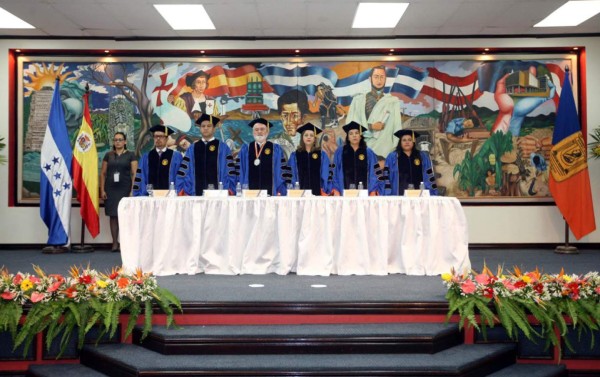 La UPNFM le otorga la distinción Doctor Honoris Causa a Darío Villanueva