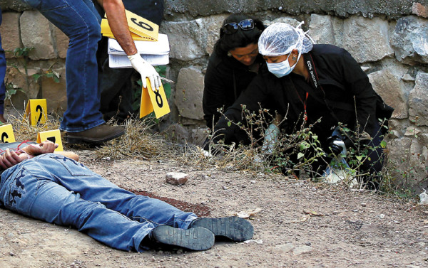 Cada siete horas asesinan a un joven
